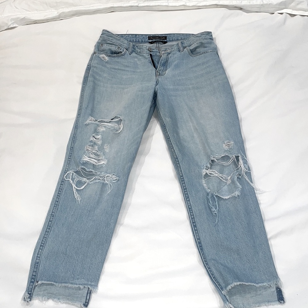 Abercrombie & Fitch light wash jeans